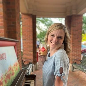 Meet your Posher, Emily